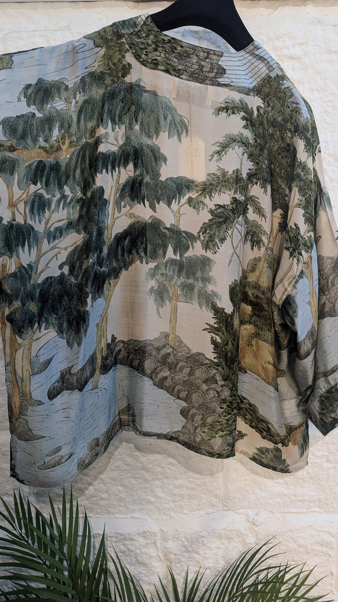 One Hundred Stars Print Short Kimono Jacket in Rivers and Trees Natural Print - KIMRVTNAT