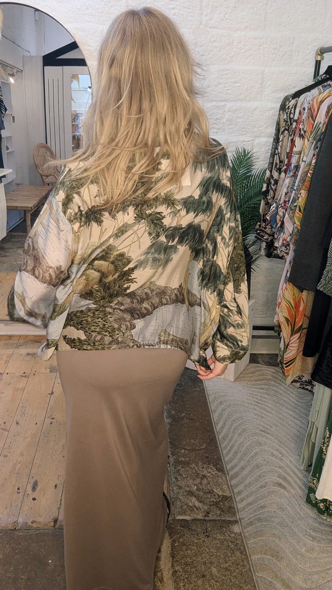One Hundred Stars Print Short Kimono Jacket in Rivers and Trees Natural Print - KIMRVTNAT