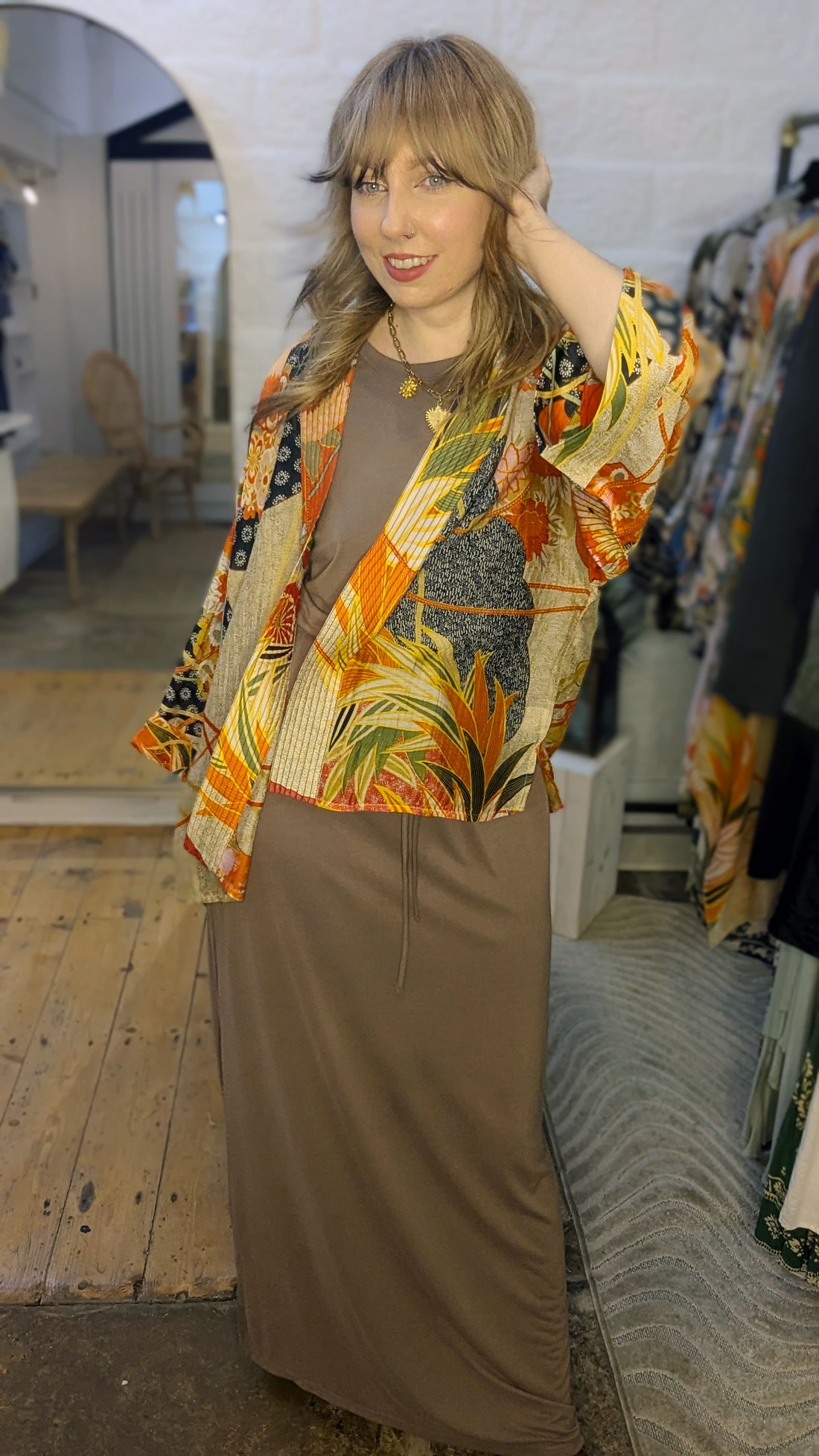 One Hundred Stars Print Short Kimono Jacket in Scarlet Fans Print - KIMFANSCA