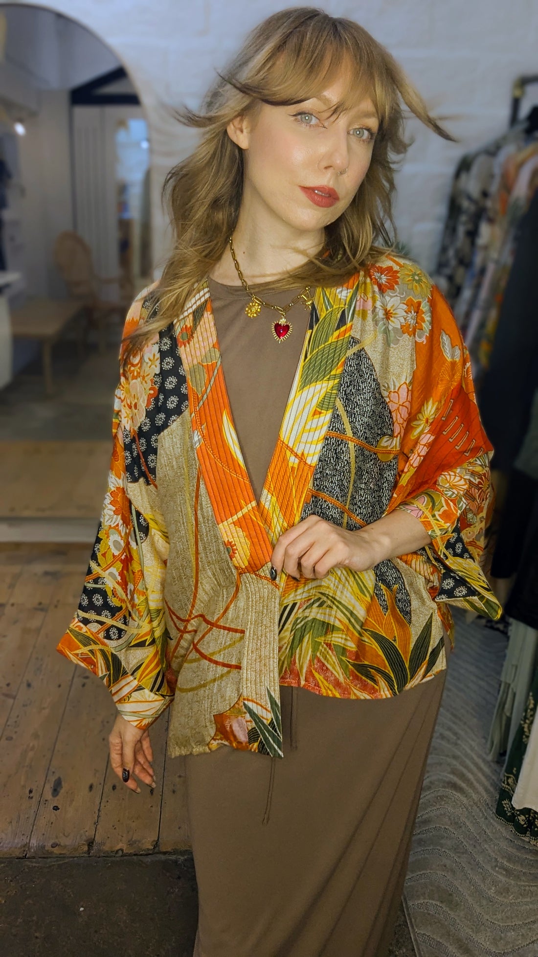 One Hundred Stars Print Short Kimono Jacket in Scarlet Fans Print - KIMFANSCA