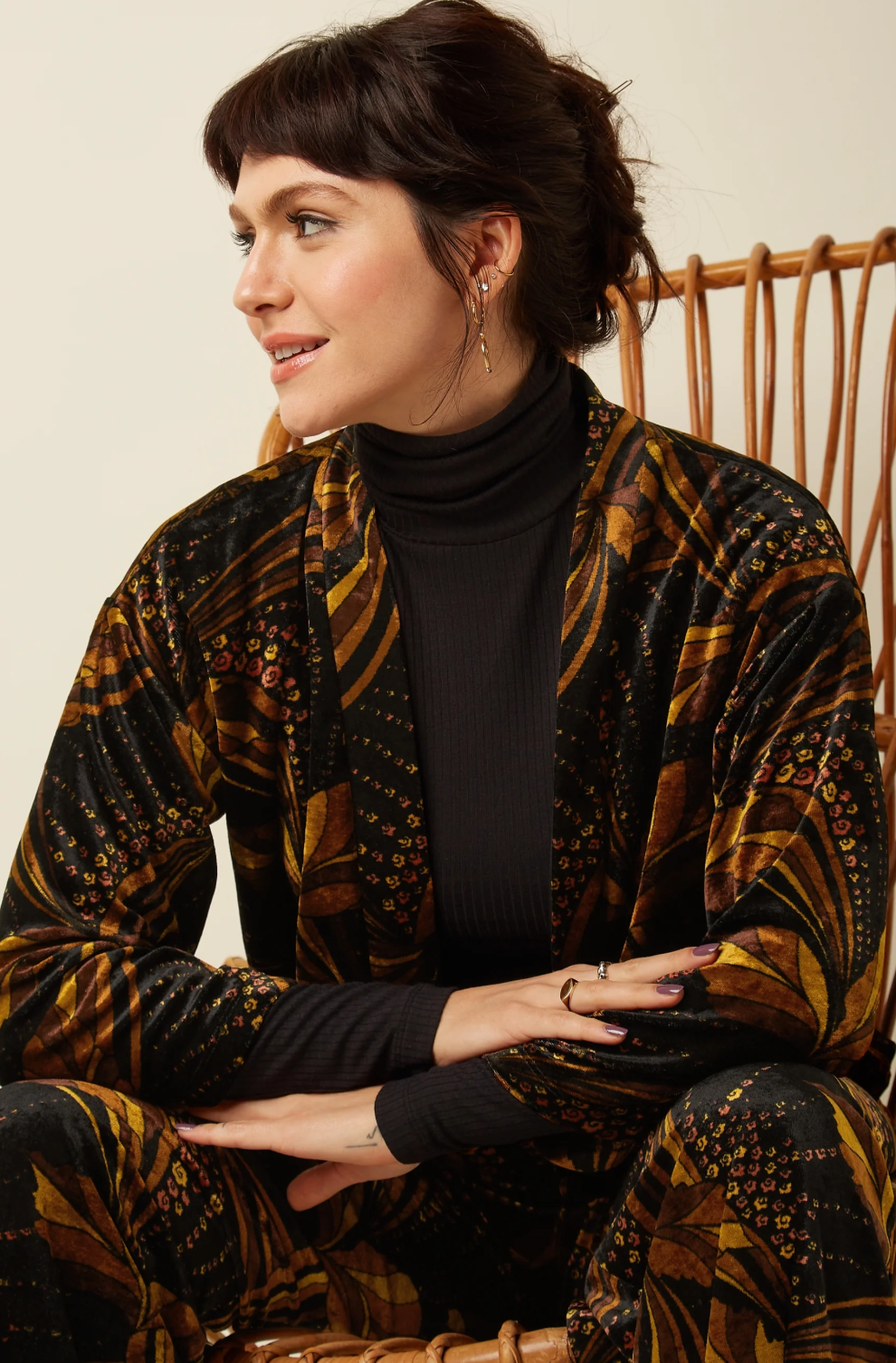 NOOR Short Velvet Kimono Style Jacket in Shimmy Print