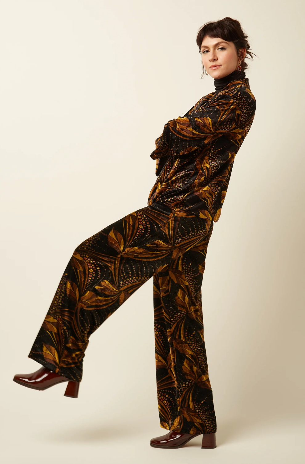 NOOR Short Velvet Kimono Style Jacket in Shimmy Print
