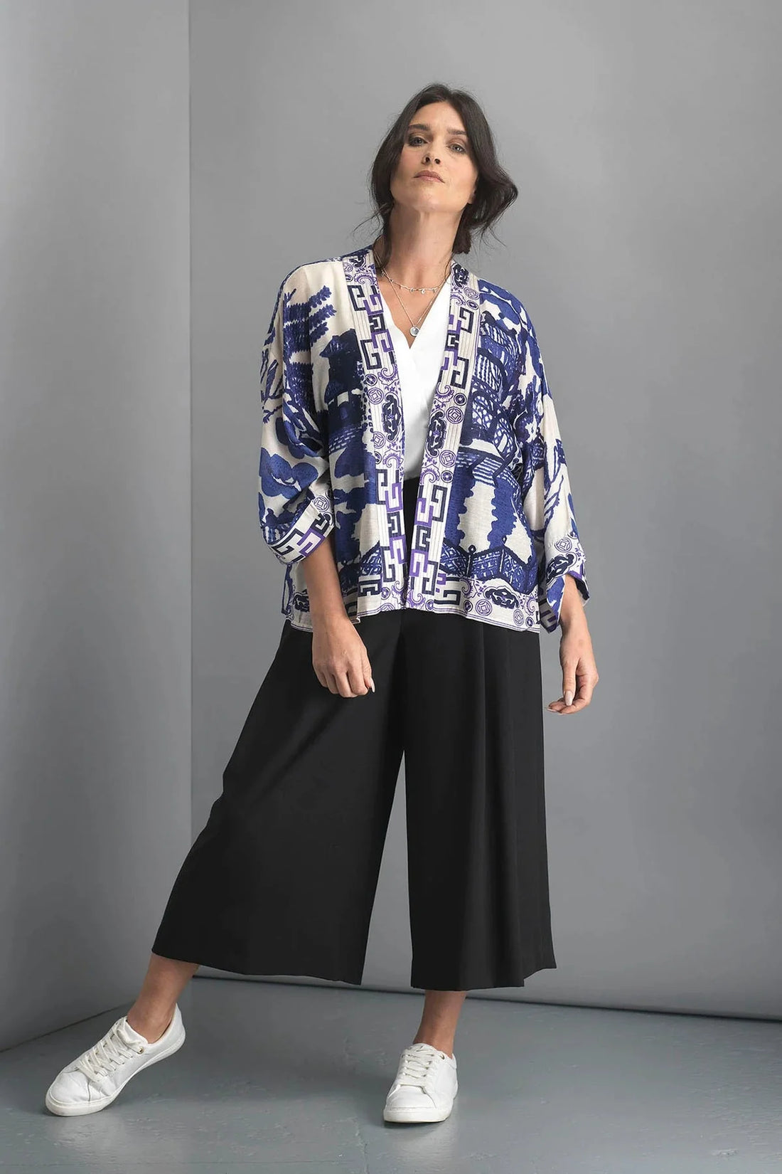 Short Kimono in Giant Willow Print Blue Kimonos One Hundred Stars