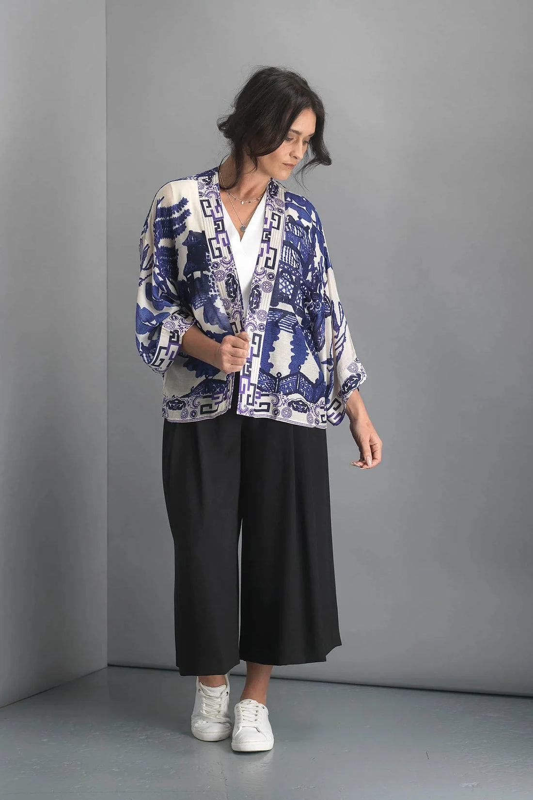 Short Kimono in Giant Willow Print Blue Kimonos One Hundred Stars