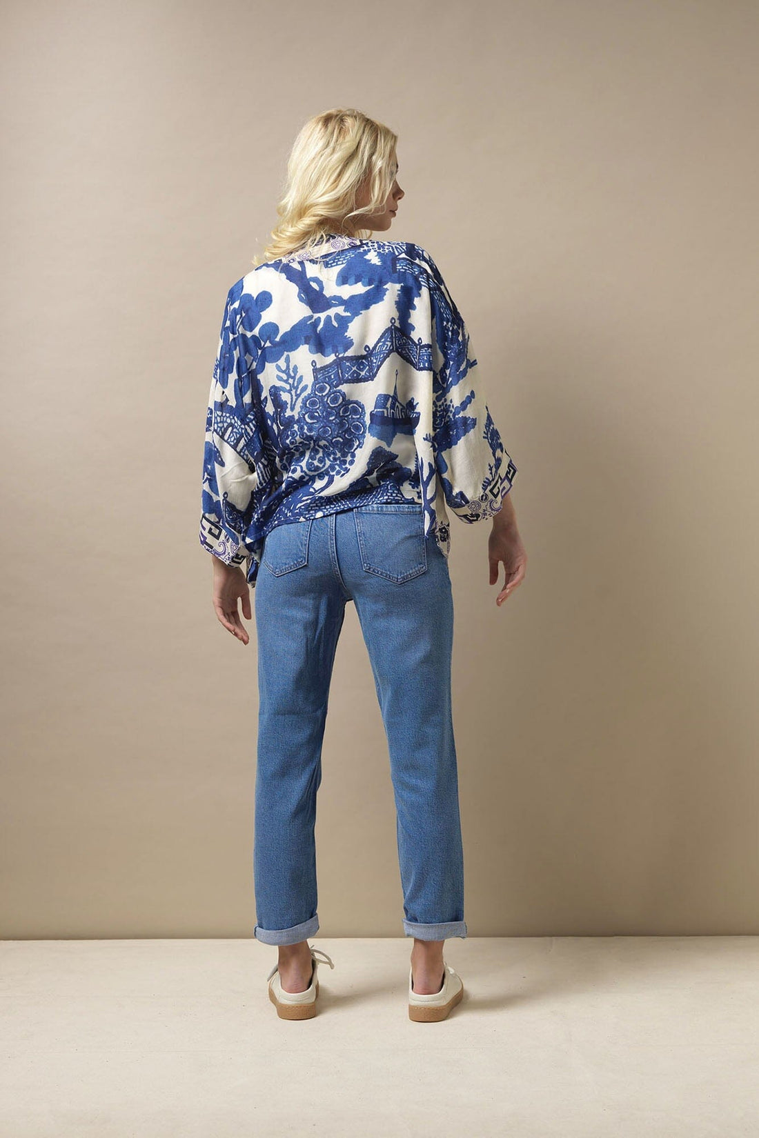 Short Lightweight Kimono in Giant Willow Print Blue KIMGIWBLU Kimonos One Hundred Stars
