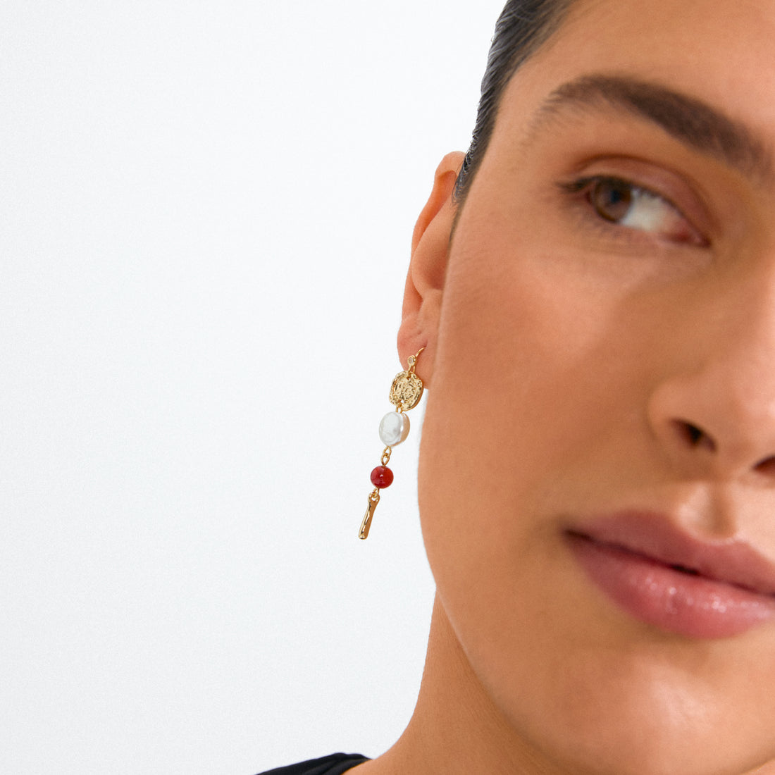 TRACE Drop Irregular Earrings in Gold with Red and Orange Beads