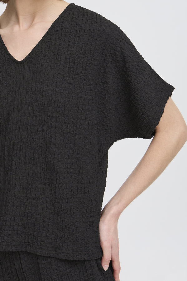 UMMI V Neck Textured Tee in Black
