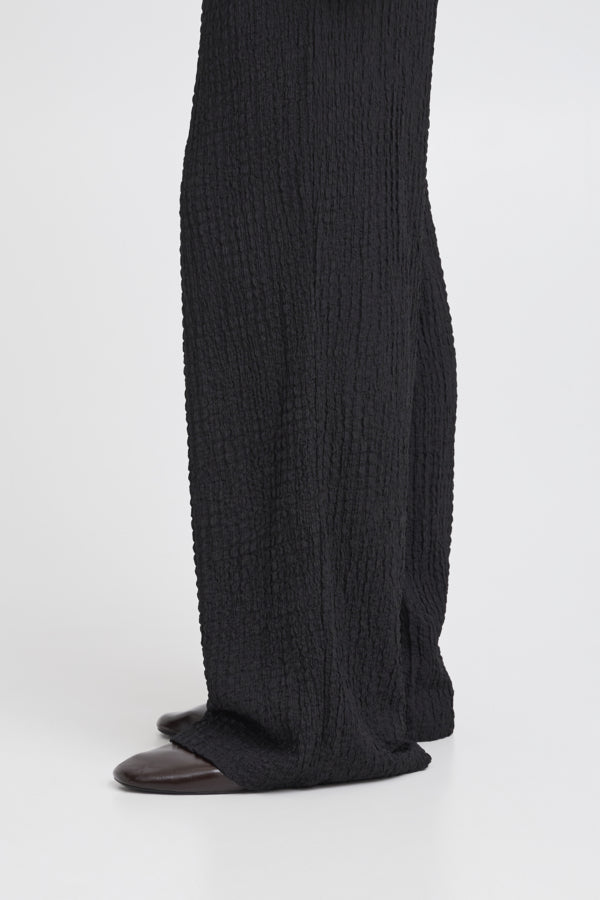 UMMI Textured Crop Trousers in Black