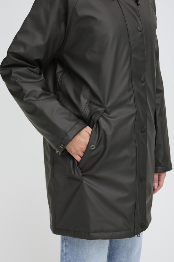 AVAN 7 Raincoat with Taped Seams in Meteorite Black