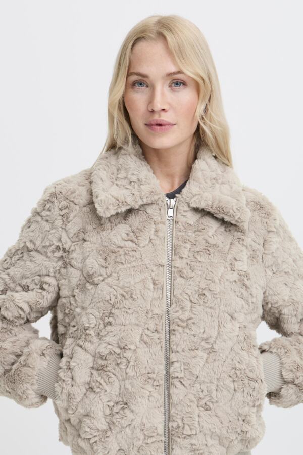 ANIKEA Cropped Faux Fur Teddy Bomber in Natural String