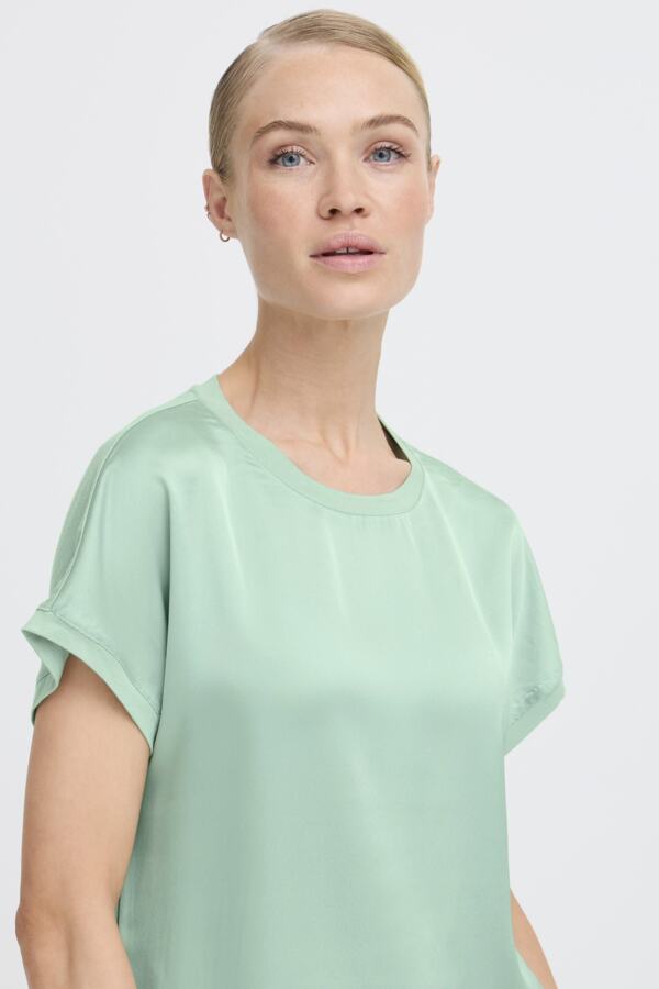 SELITA O-neck Silk Feel Short Sleeve Top in Surf Green