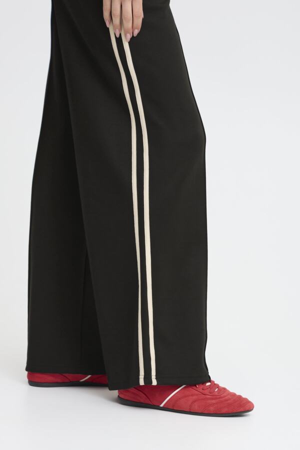 BANA 02 Side Stripe Super Soft Joggers in Black