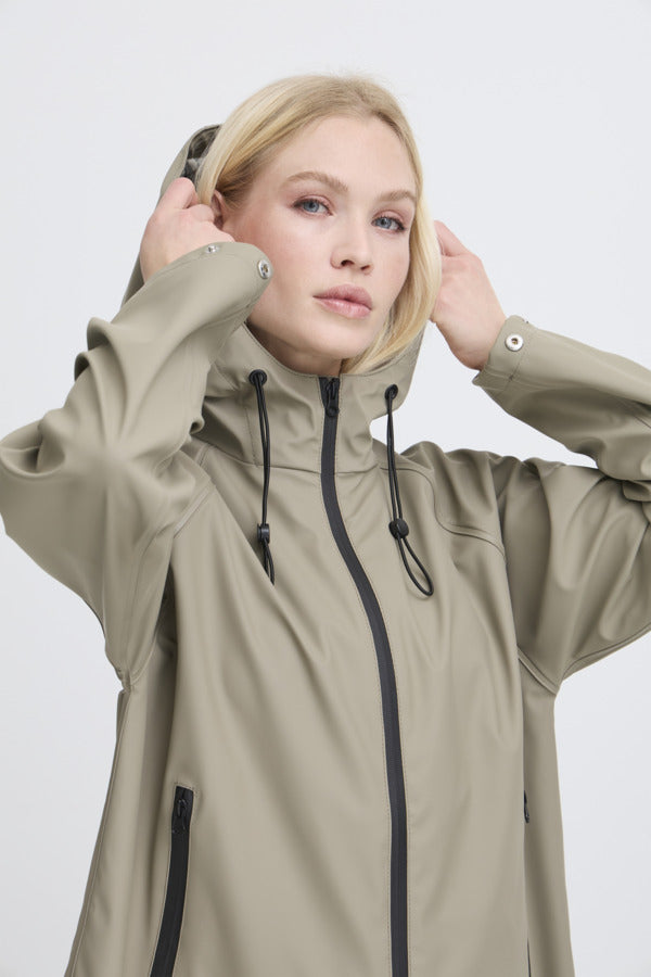 AVAN 6 Long Raincoat in Vetiver
