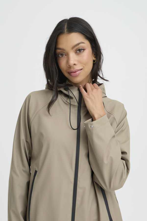 AVAN 6 Long Raincoat in Vetiver