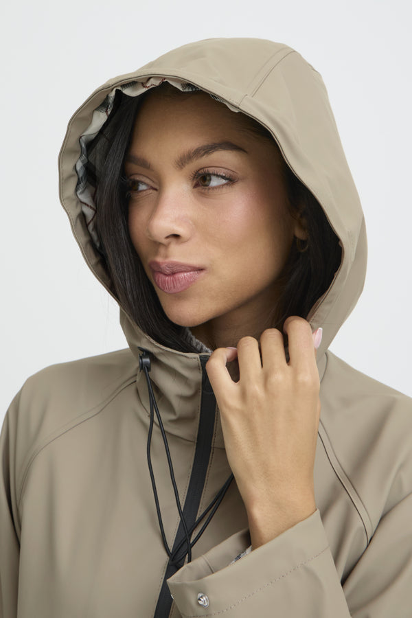 AVAN 6 Long Raincoat in Vetiver