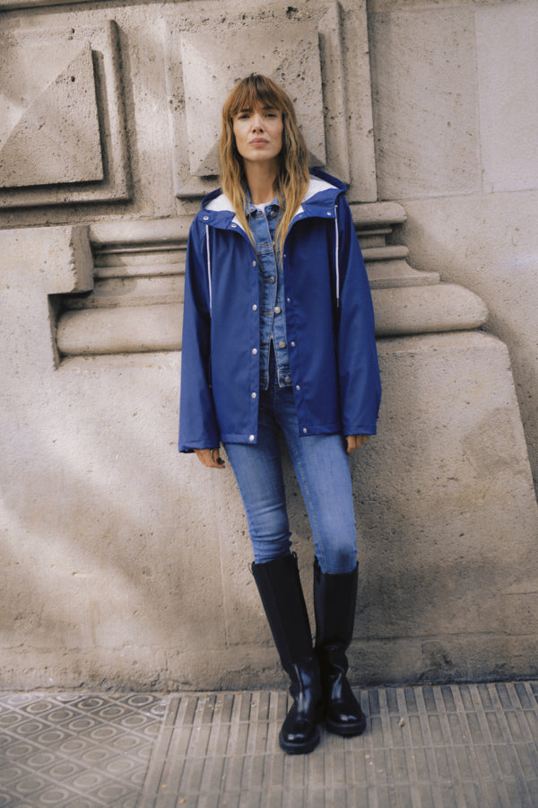 AVAN 9 Short Raincoat in Bright Blue