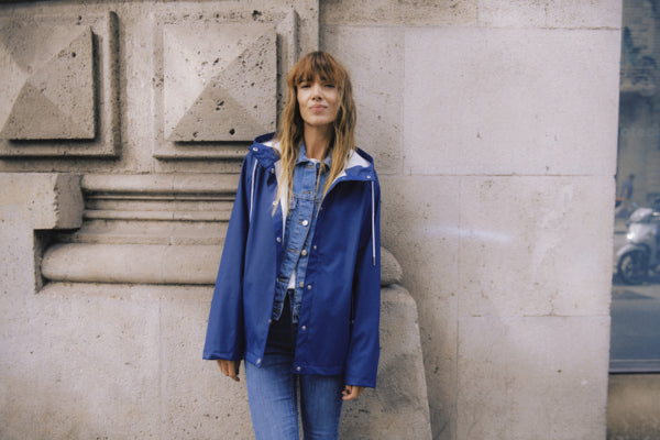 AVAN 9 Short Raincoat in Bright Blue