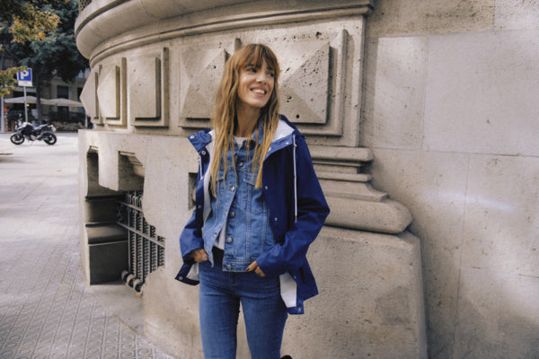 AVAN 9 Short Raincoat in Bright Blue