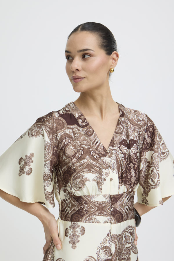 JANNIKE 2 Short Sleeve Silky Dress in Chocolate Paisley Print