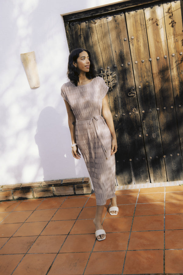 UVIKA Textured Lightweight Short Sleeve Dress in Stucco Sand