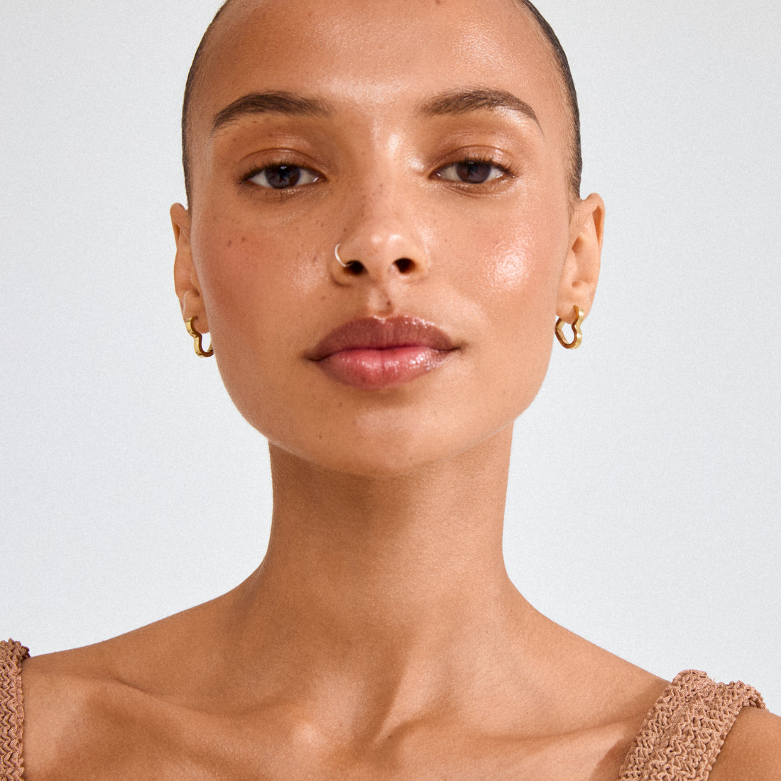IVARIN Heart Hoop Earrings in Gold