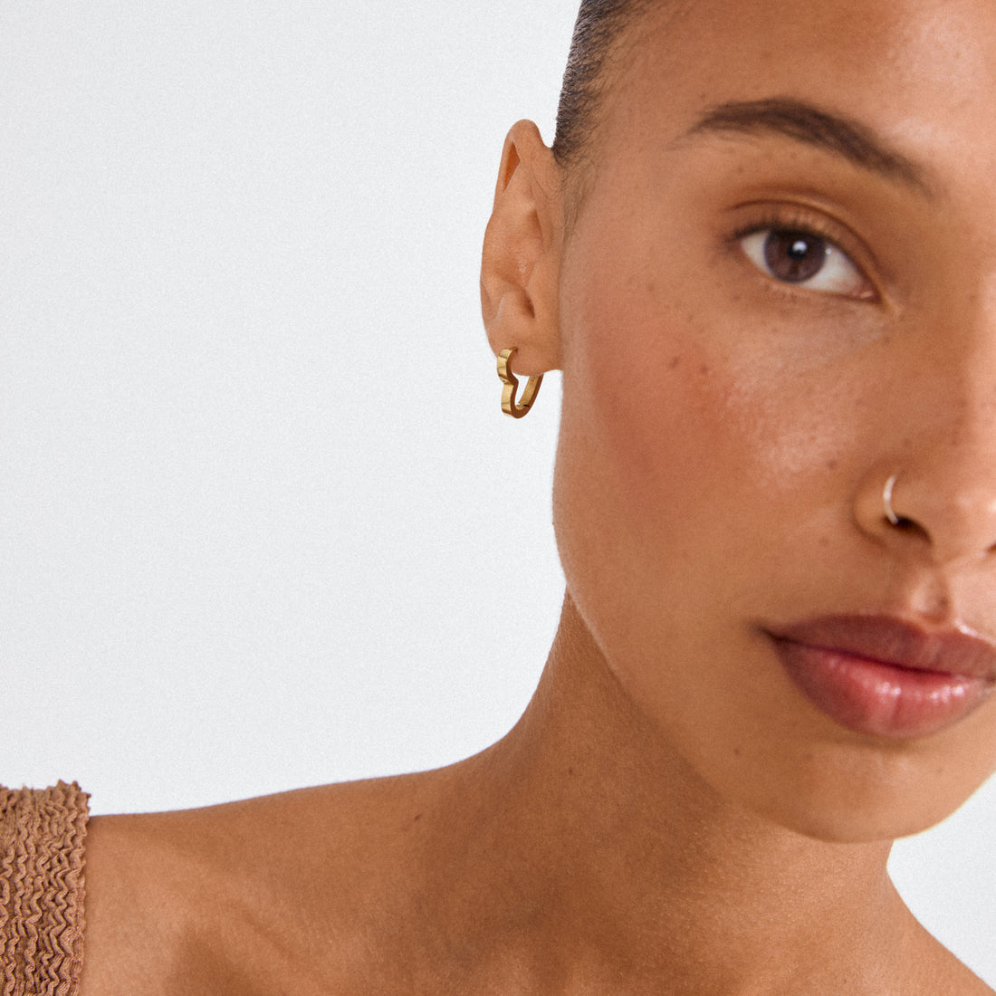 IVARIN Heart Hoop Earrings in Gold