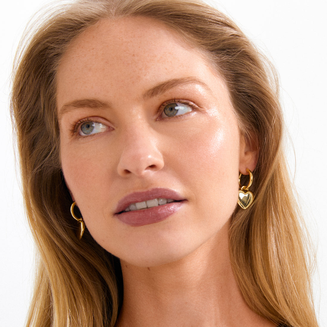 ARIEN Heart Earrings in Gold