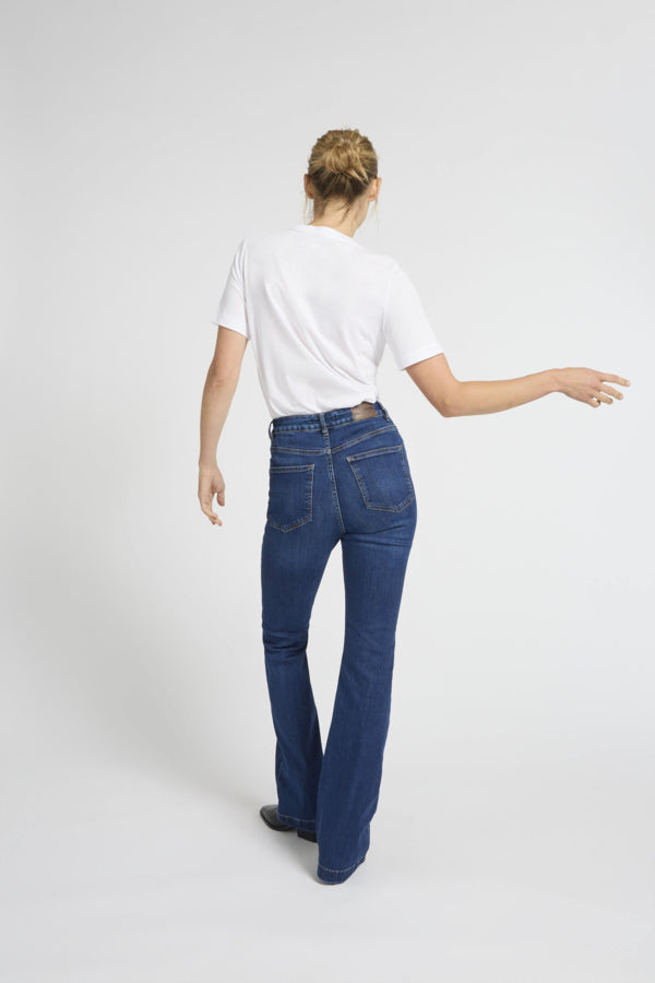 BECCA Bootcut Premium Jeans in Dark Blue Denim