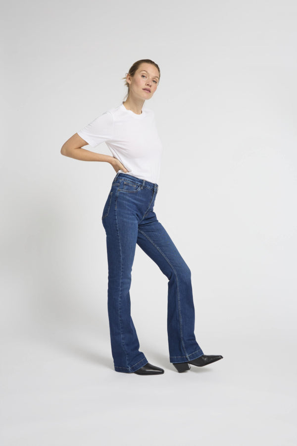BECCA Bootcut Premium Jeans in Dark Blue Denim