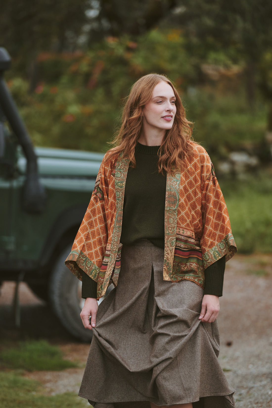 One Hundred Stars Lightweight Short Kimono in Gold Amulet Print - KIMAMUGLD