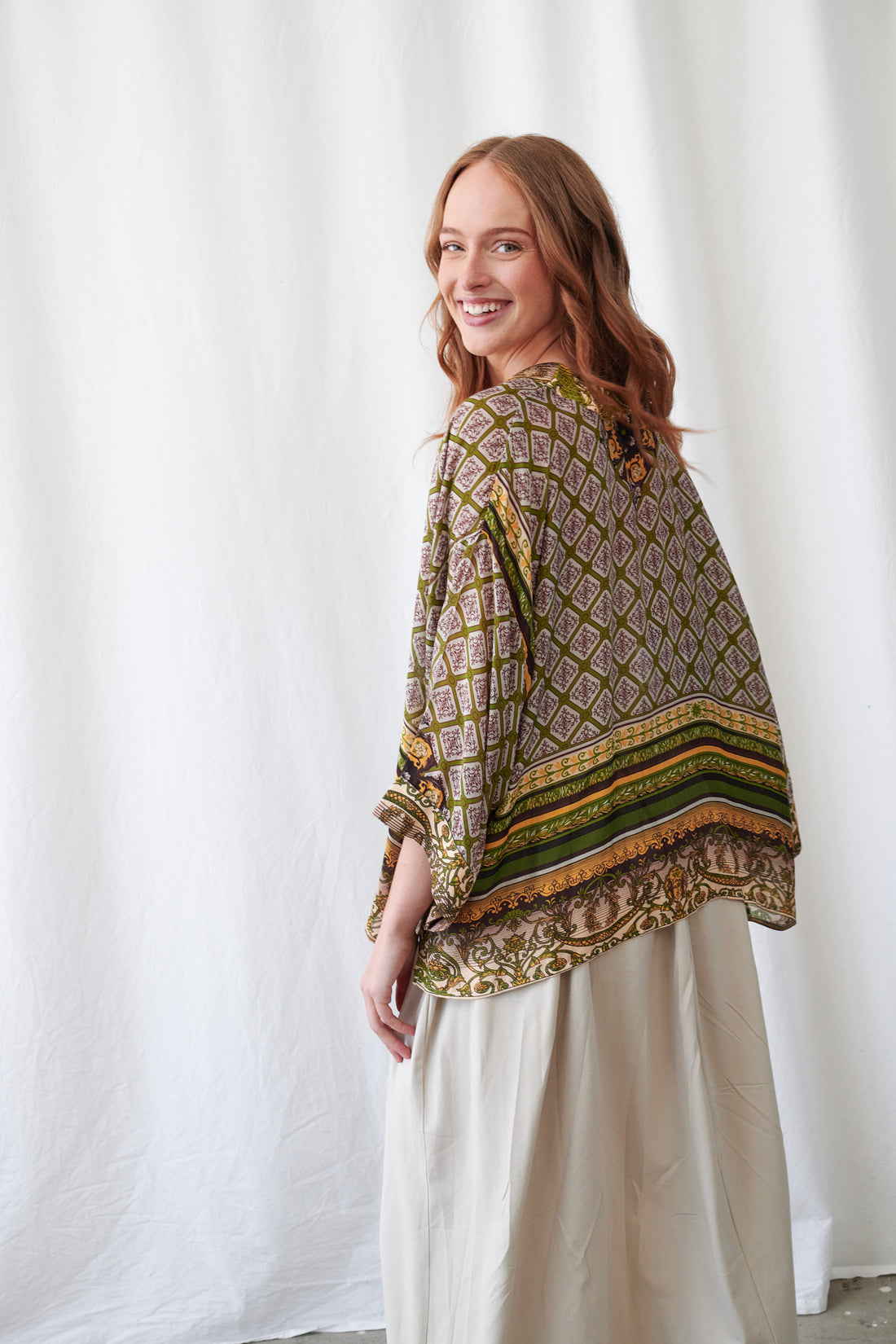 One Hundred Stars Lightweight Short Kimono in Green Amulet Print - KIMAMUGRN