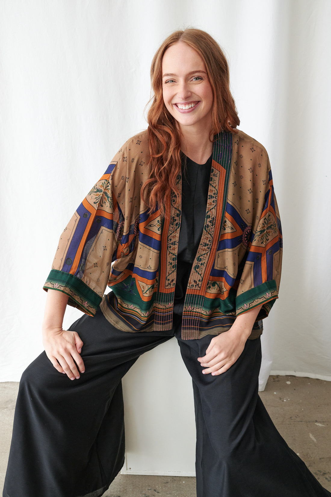 One Hundred Stars Lightweight Short Kimono in Fleur De Lys Sand Print - KIMFDLSAN