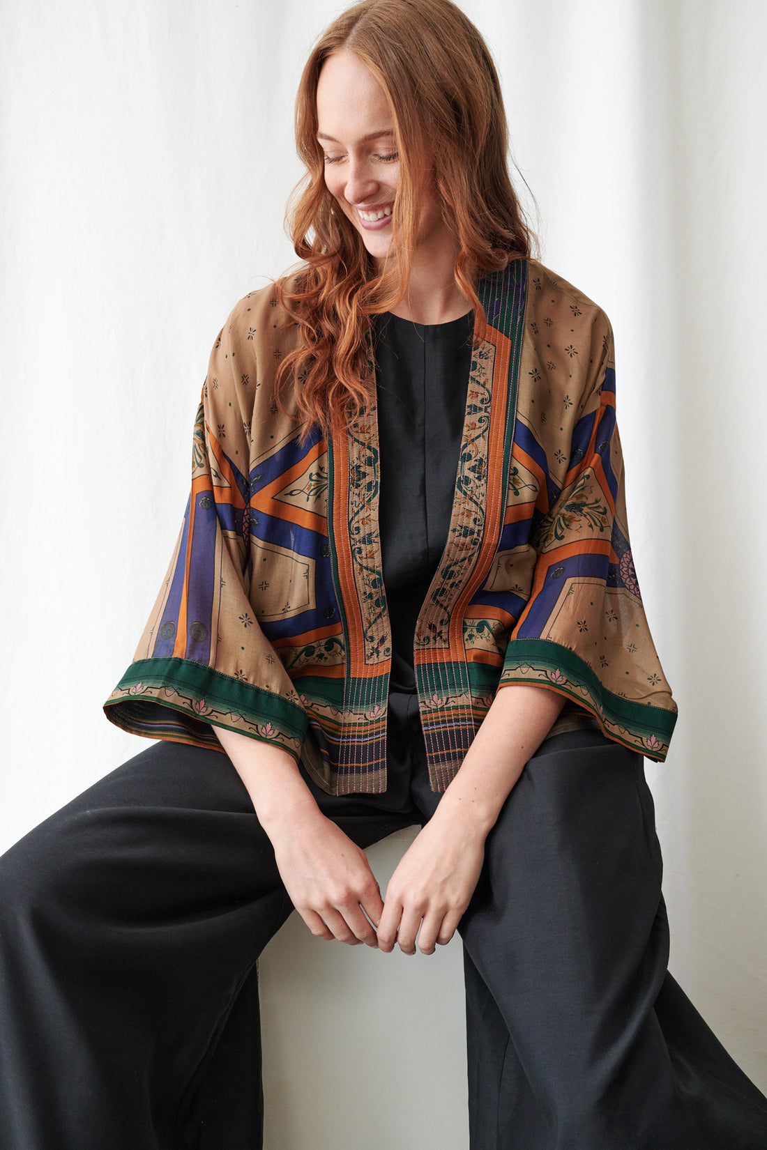 One Hundred Stars Lightweight Short Kimono in Fleur De Lys Sand Print - KIMFDLSAN