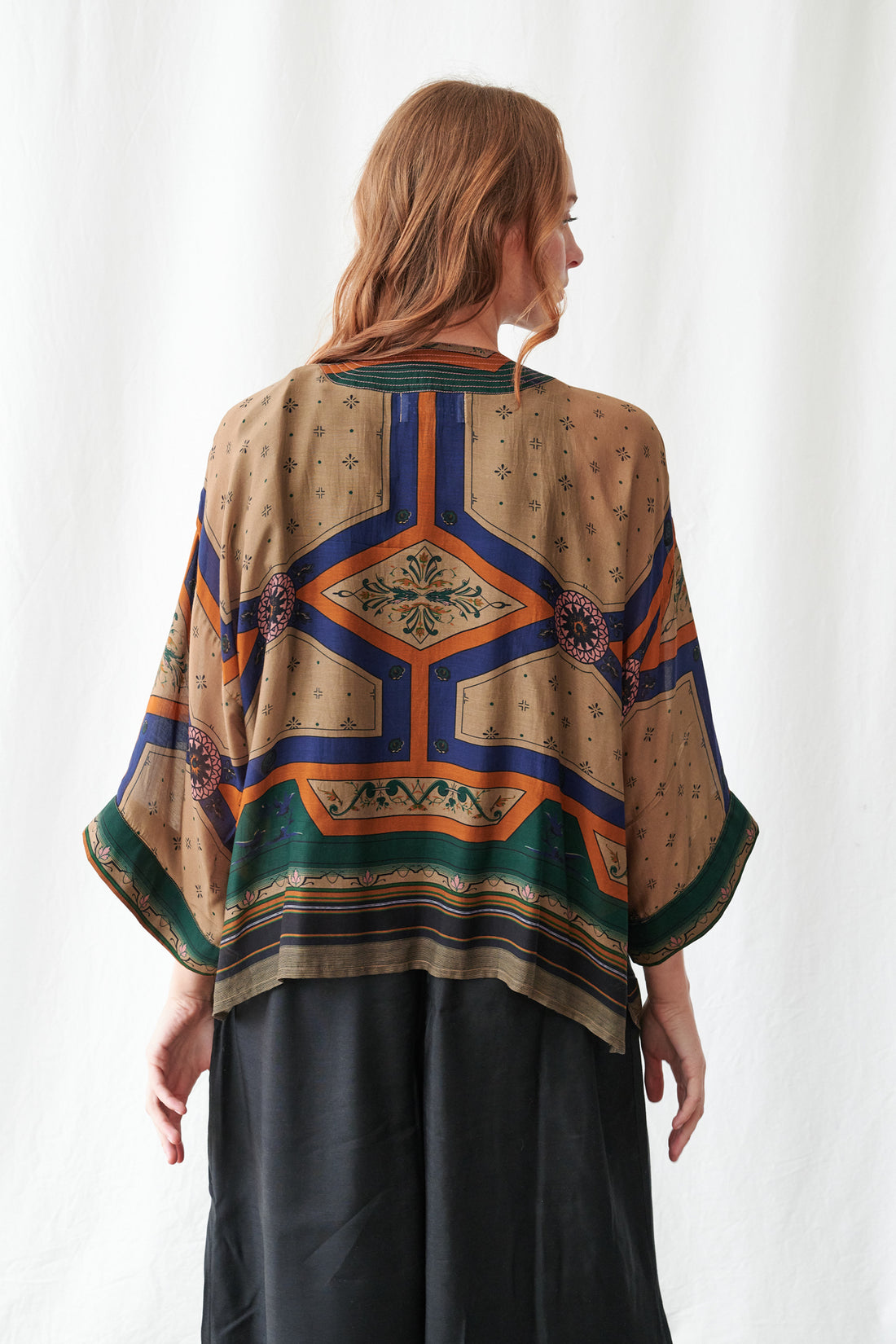 One Hundred Stars Lightweight Short Kimono in Fleur De Lys Sand Print - KIMFDLSAN