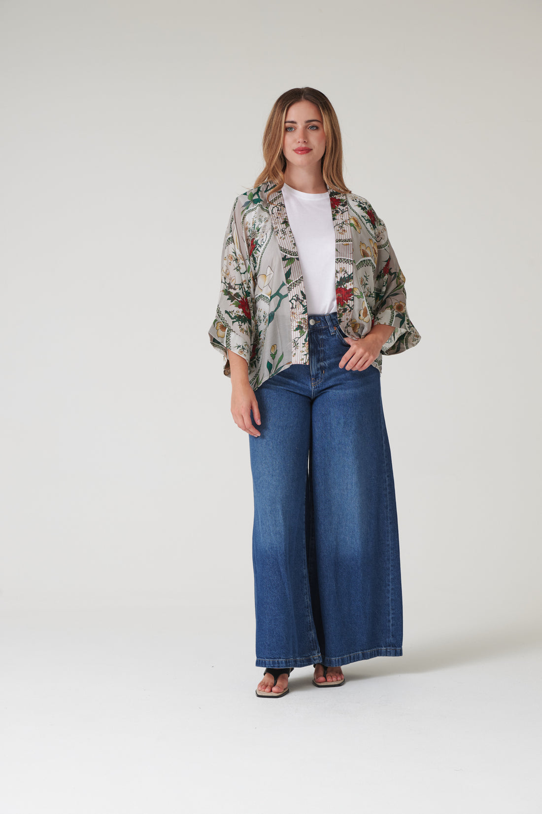 One Hundred Stars Lightweight Short Kimono Magnolia Plates Putty Print - KIMMGPPUT
