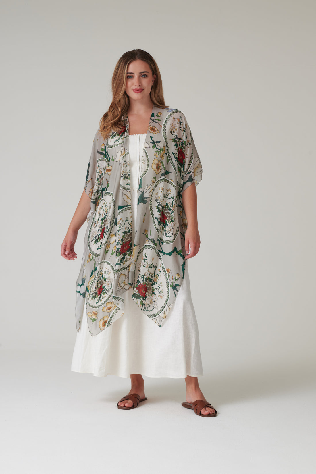 One Hundred Stars Lightweight Throwover in Magnolia Plates Putty Print - THRMGPPUT