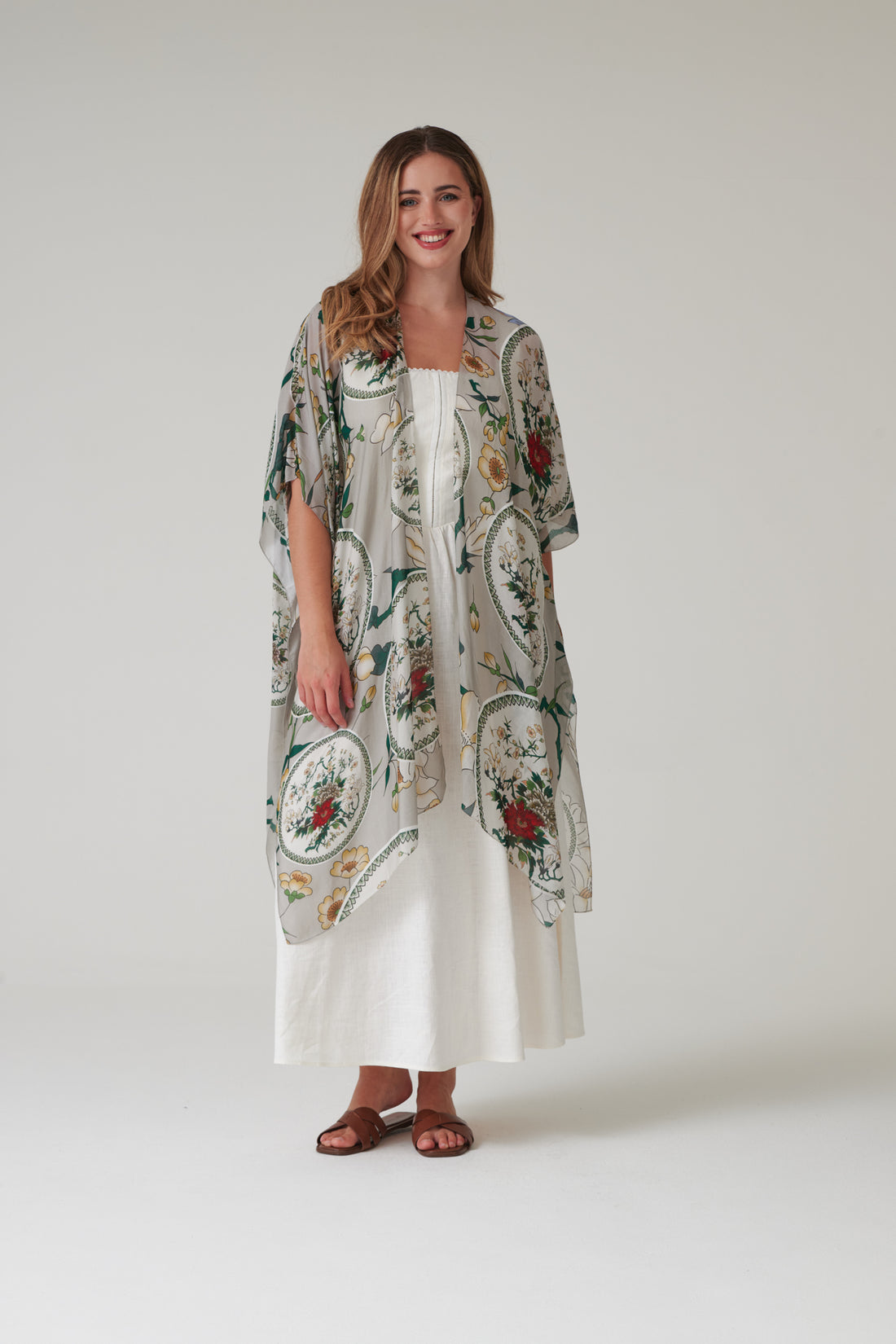 One Hundred Stars Lightweight Throwover in Magnolia Plates Putty Print - THRMGPPUT