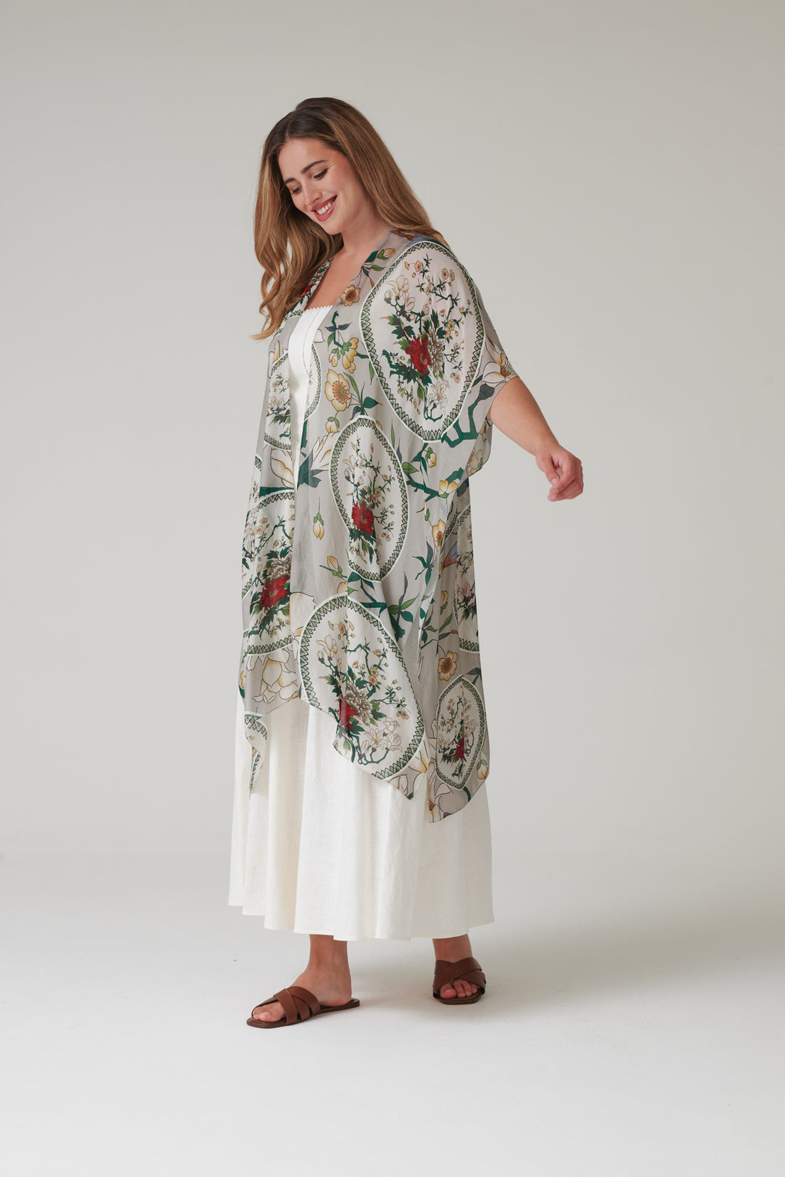 One Hundred Stars Lightweight Throwover in Magnolia Plates Putty Print - THRMGPPUT