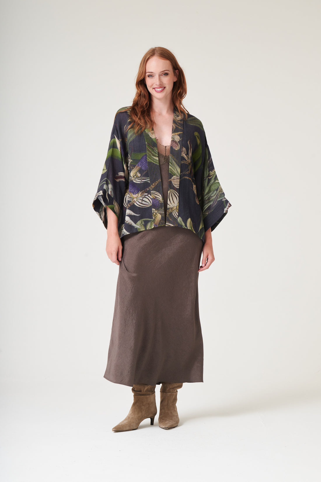 WOOL Short Kimono in Black Orchid Print - WKMORCBLK