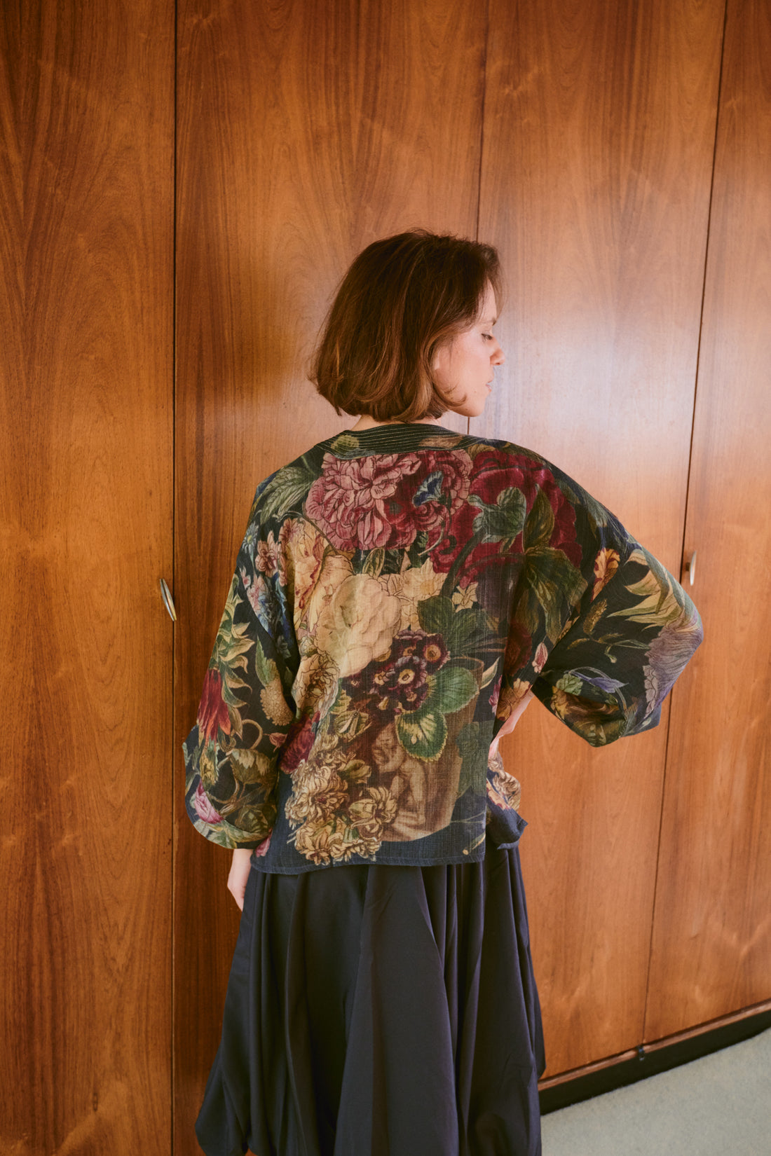 WOOL Short Kimono in Black Primula Print - WKMPRIBLK