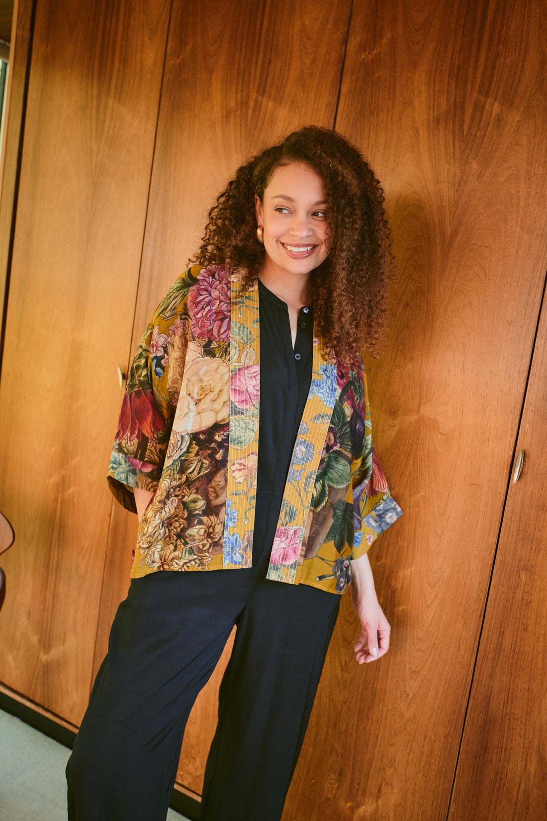 One Hundred Stars Print Short Kimono Jacket in Gold Primula Print - KIMPRIGOL