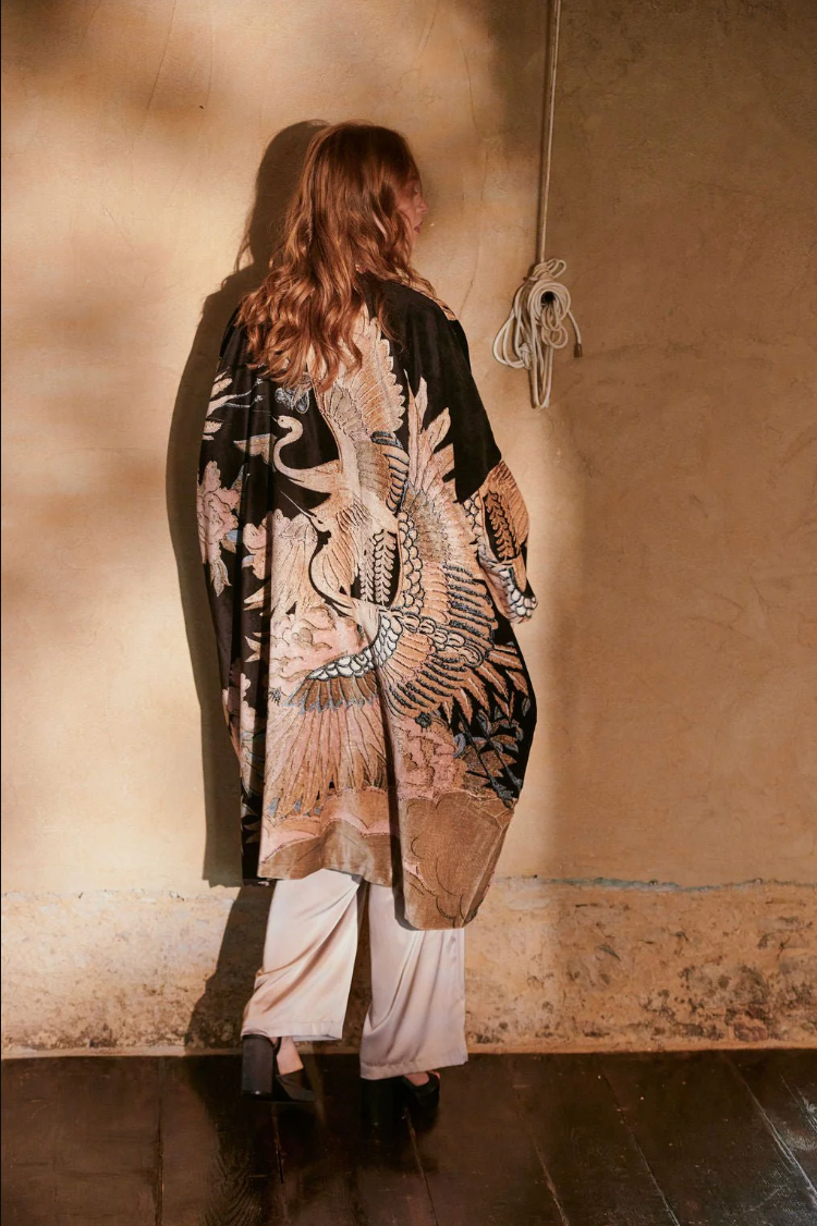 Velvet Grande Pocket Kimono in Black Crane Print - VGRCRABLK