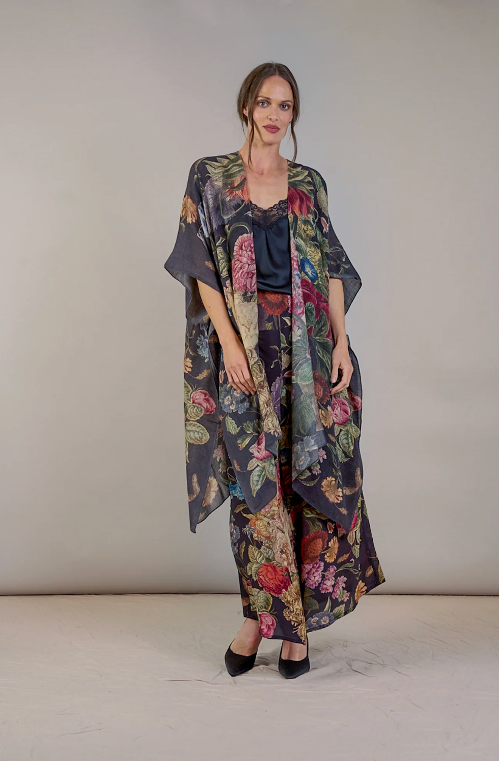 WOOL Throwover Kimono in Black Primula Print - WTHPRIBLK