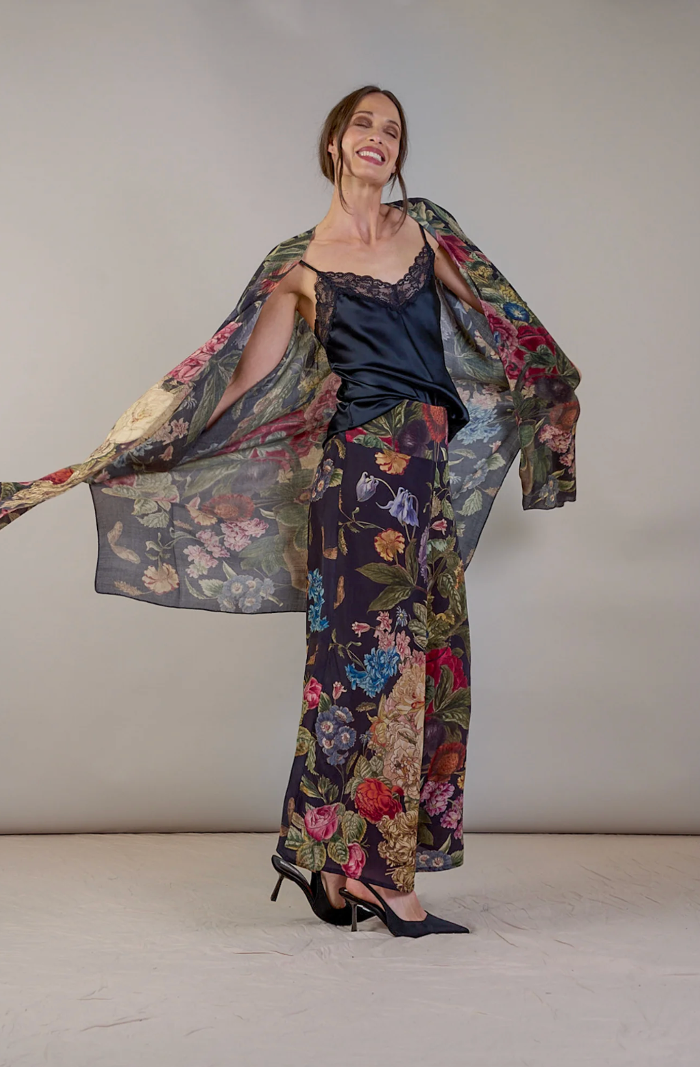 WOOL Throwover Kimono in Black Primula Print - WTHPRIBLK