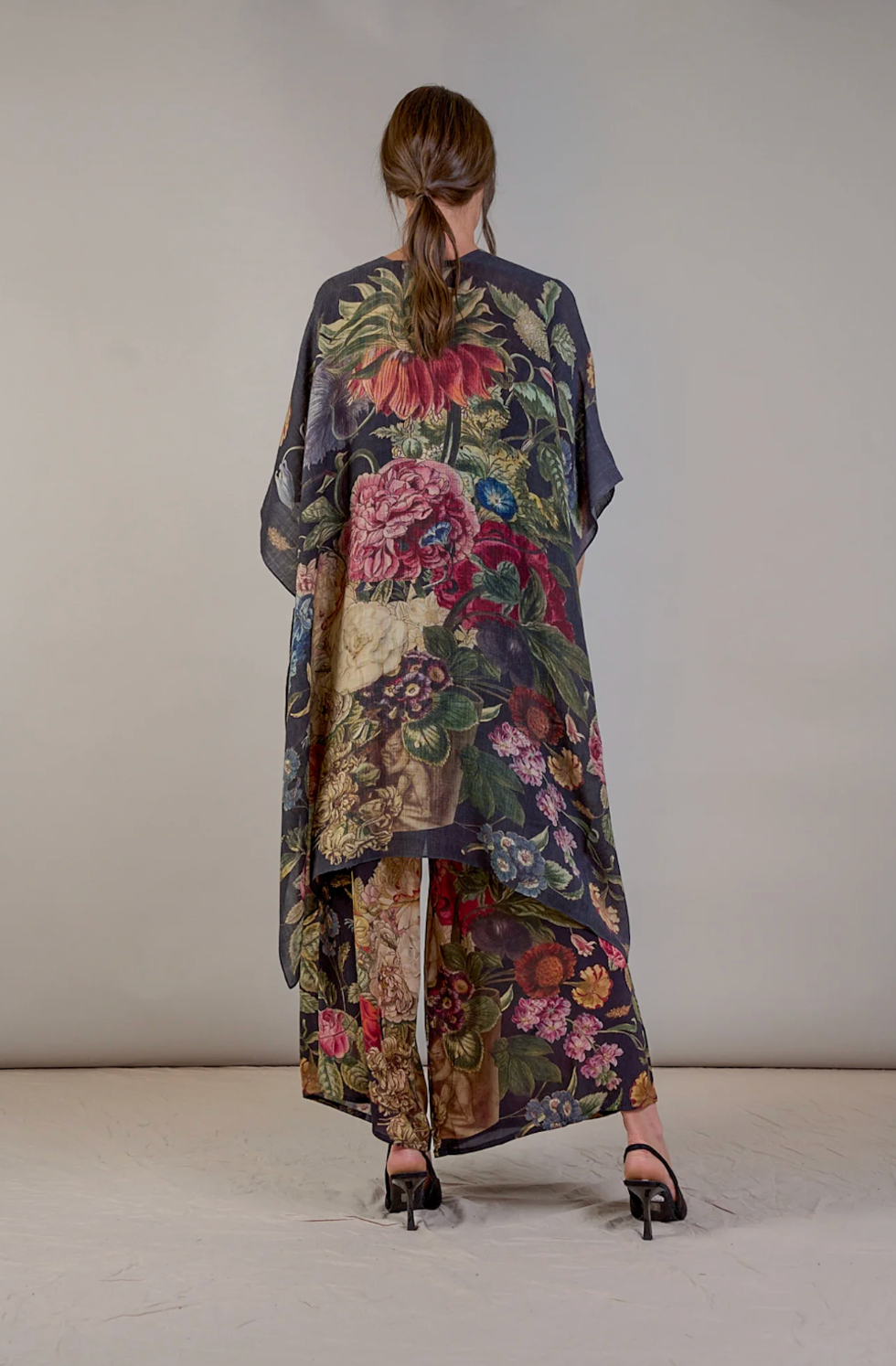 WOOL Throwover Kimono in Black Primula Print - WTHPRIBLK
