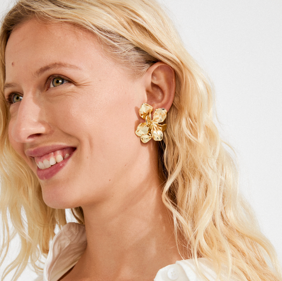 HALEN Large Flower Statement Earrings in Gold