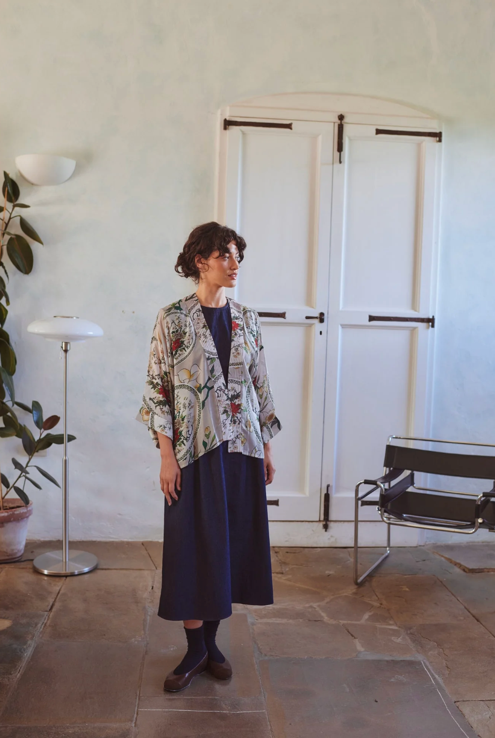 One Hundred Stars Lightweight Short Kimono Magnolia Plates Putty Print - KIMMGPPUT