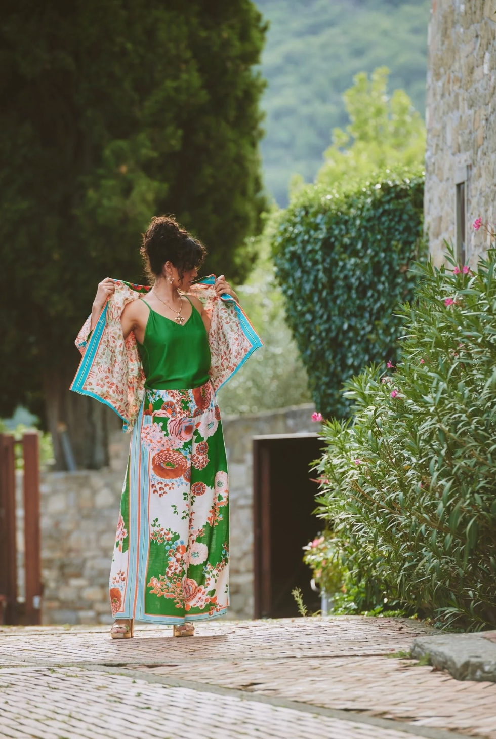 One Hundred Stars Linen Short Summer Jacket in Green Kitsch Bouquet Print - LINKITGRN
