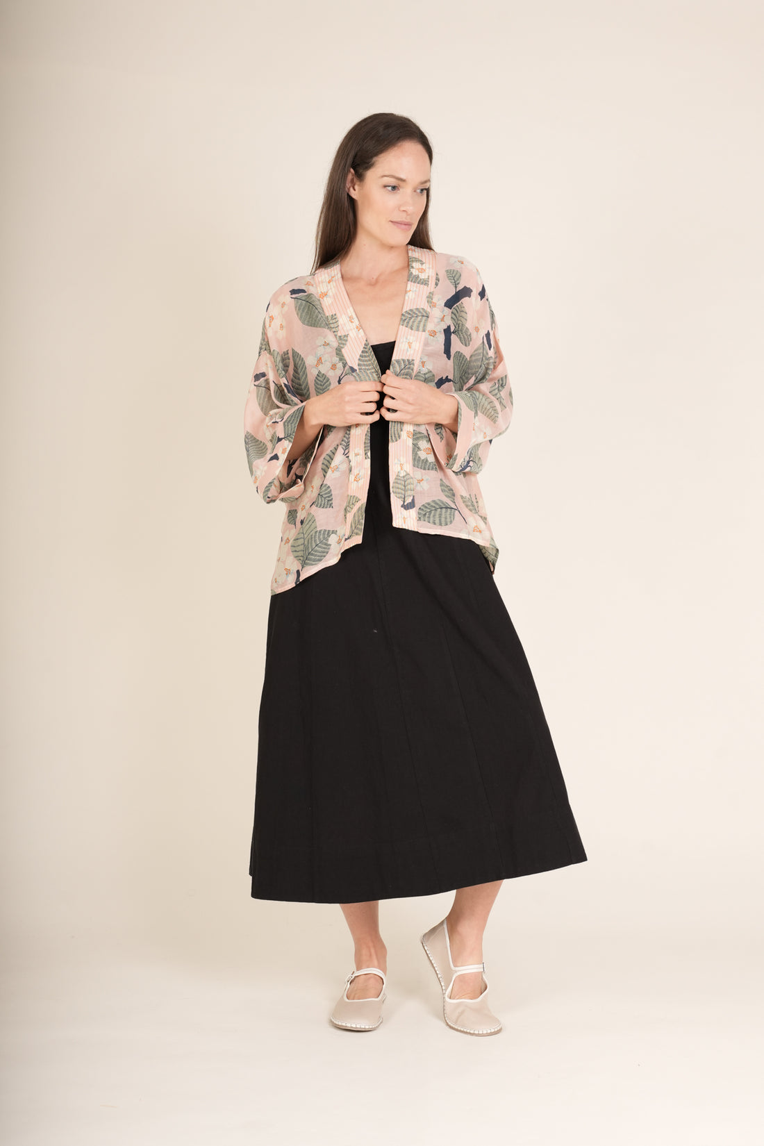 One Hundred Stars Print Short Kimono Jacket in Pink Tree Blossom Print - KIMTREPIN