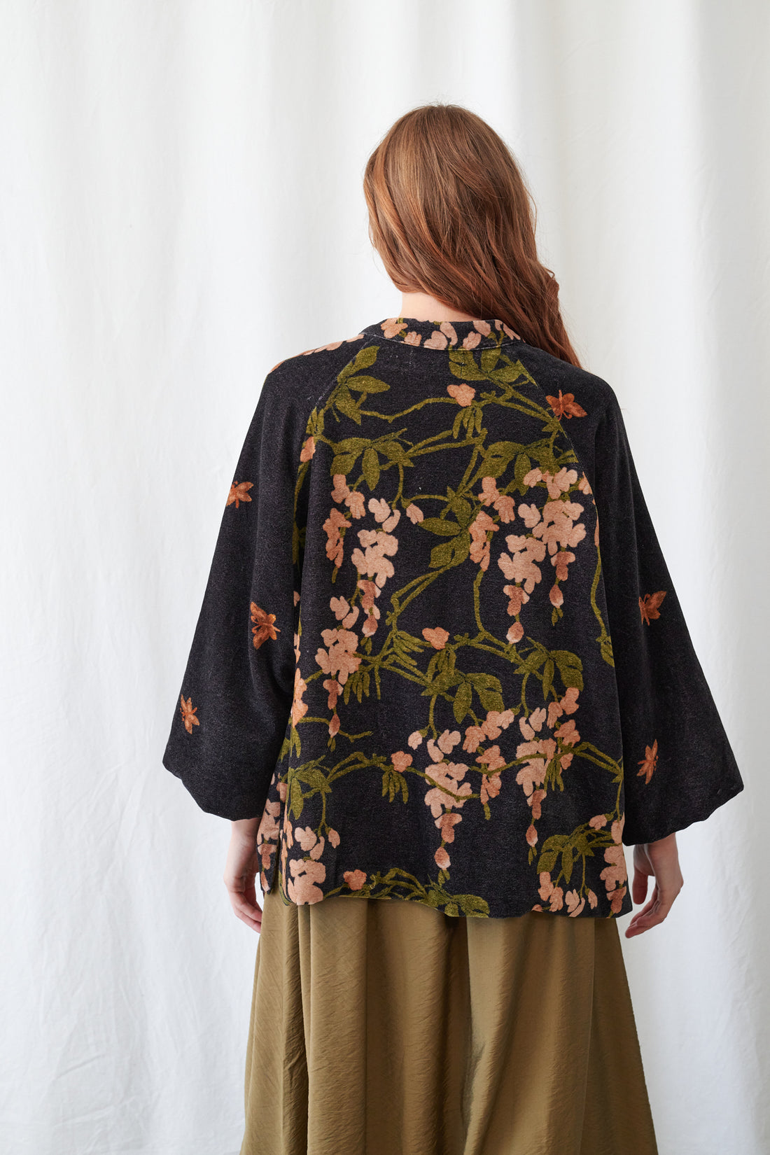 One Hundred Stars Short Velvet Mandarin Jacket in Wisteria Black Print - One Size - VJKWISBLK